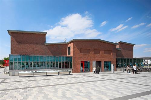 This picture shows building one, the historical building of the new Campus Derendorf of Hochschule Düsseldorf. This building includes the University Library and the Campus IT.